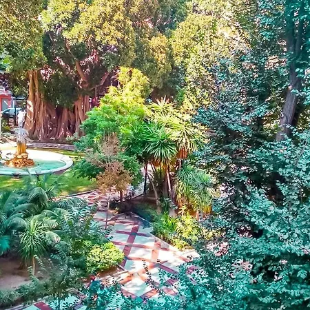 Wonderful Fountain View Apartment